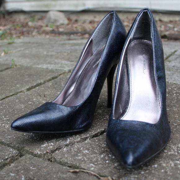 C. Ladel Stilettos - Picture 3 of 5